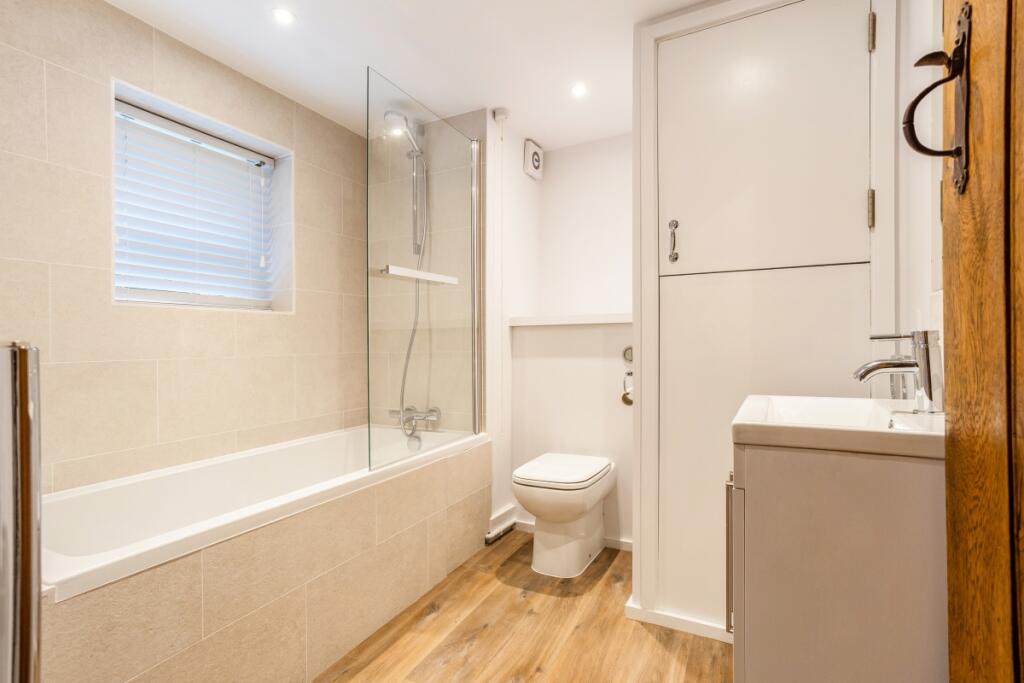 2 The Hatch 28411...