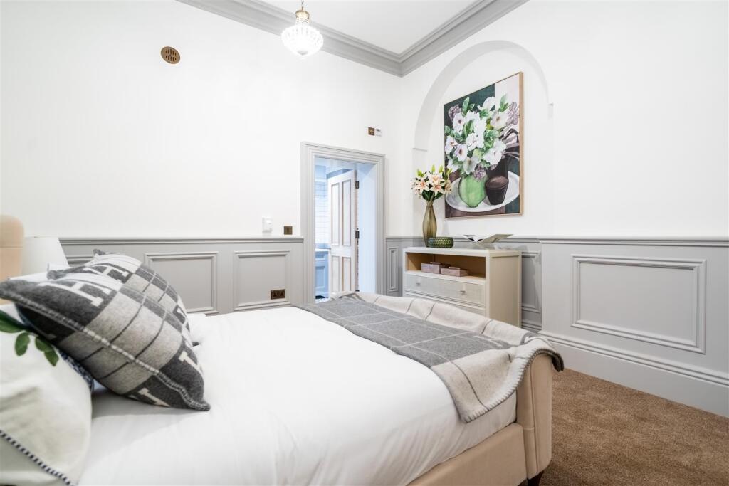 Bedroom 1-2.jpg