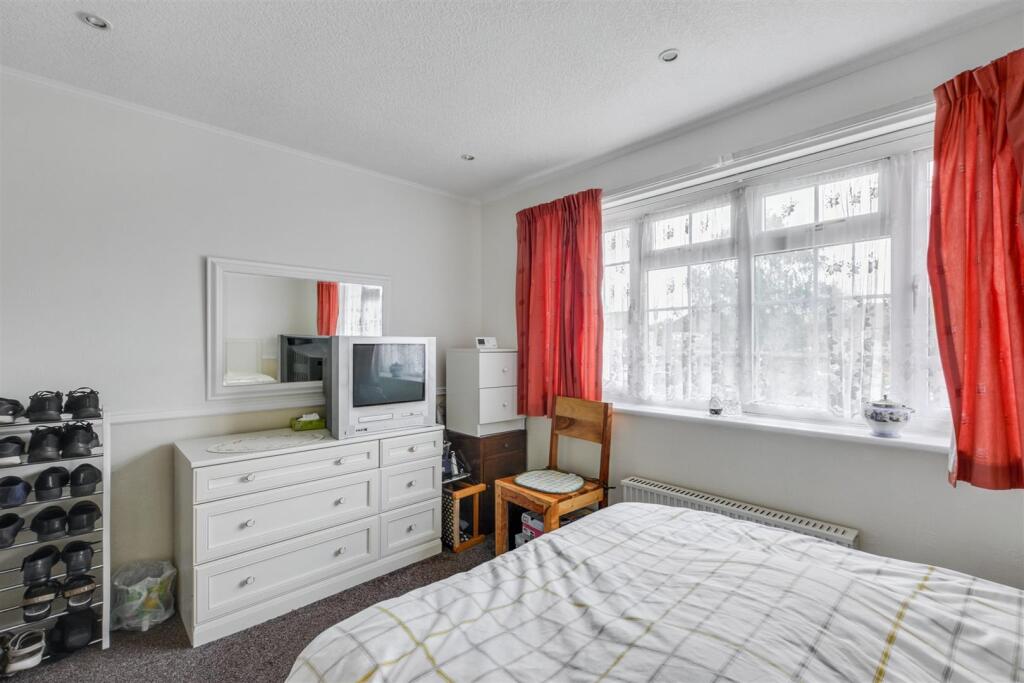 Bedroom 1_2.jpeg