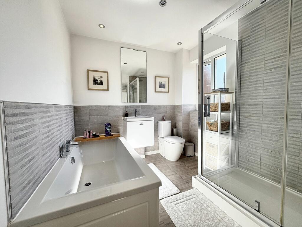 En-Suite Bathroom