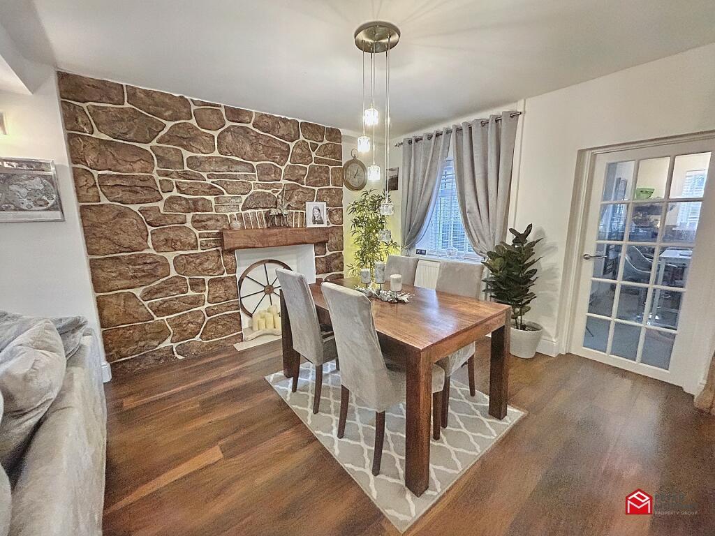 Lounge/Dining Room