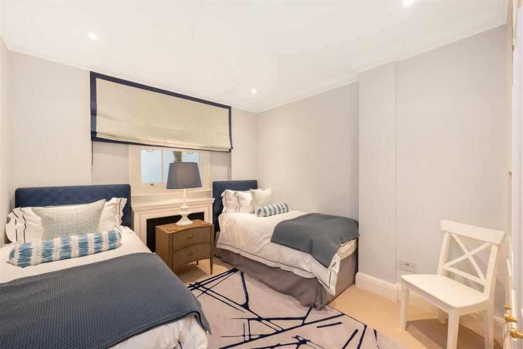 2 Lyall Street Hi-26.jpg