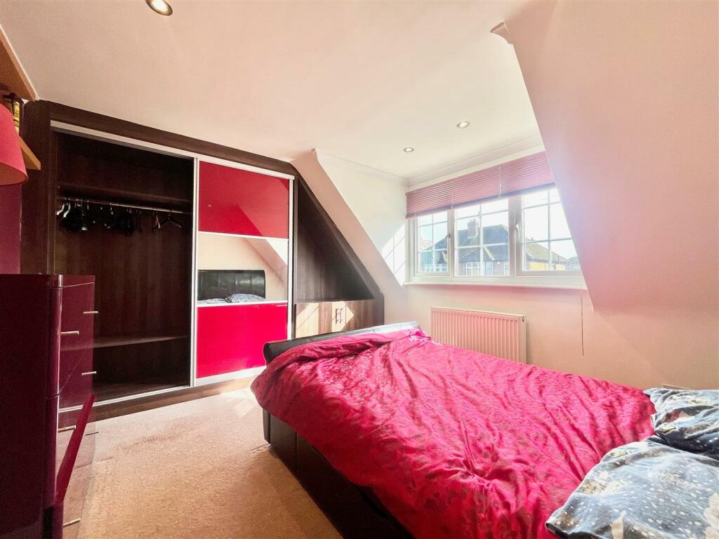 Bedroom 4.jpg