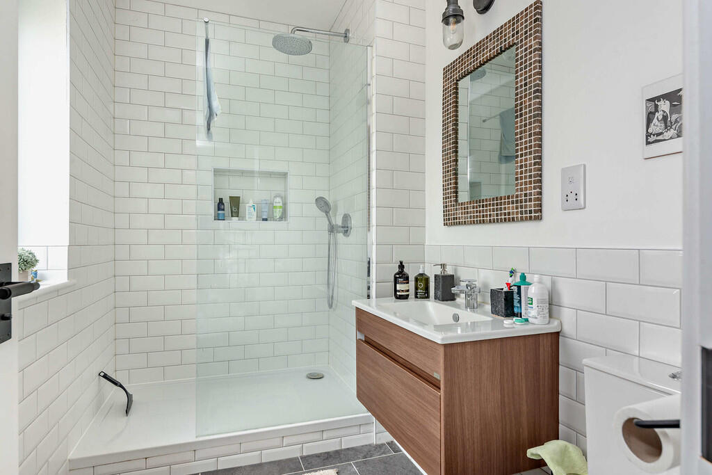 8656824-interior1...