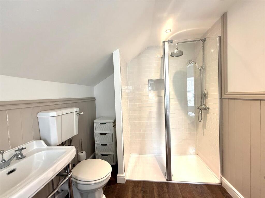main ensuite 2.jpg