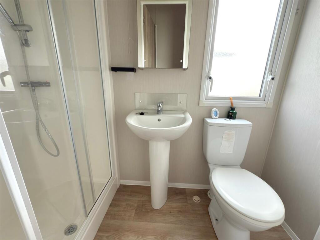 Main Shower Room.jpg