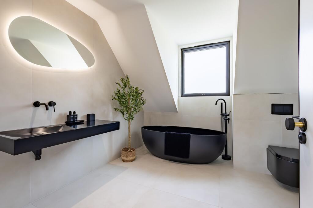 Bedrooms &amp; Bathrooms