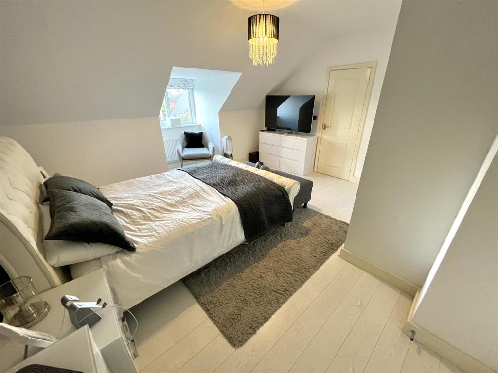 Bedroom 1.jpg