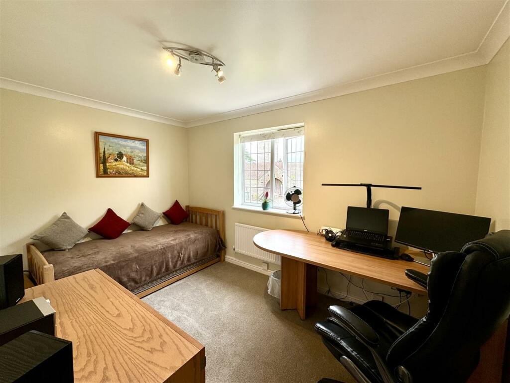 BEDROOM 4