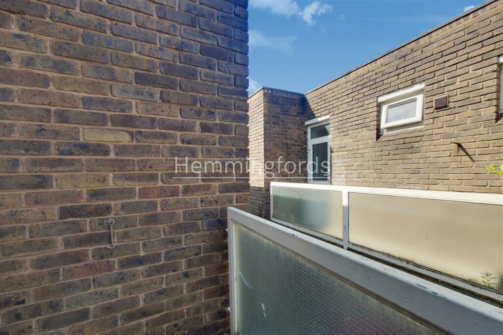 9_Communal Balcony-0.jpg