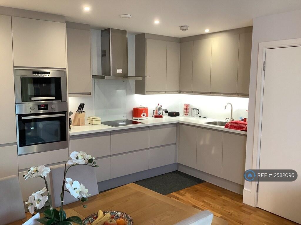 Fully Fitted Upgraded Kitchen