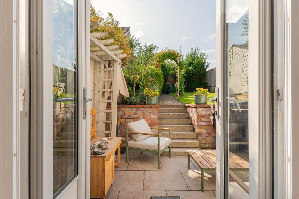 1B1R6BN - External J.jpg