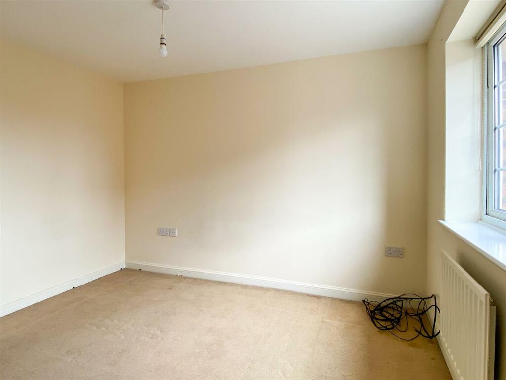 Bedroom 1.jpg