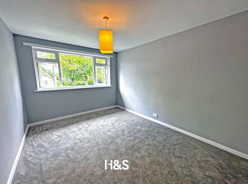 3 mapledean road bedroom..jpg