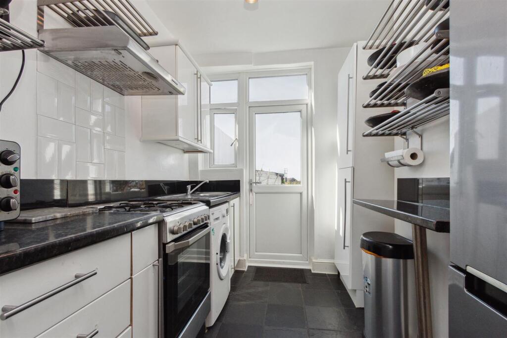 32 Norbury Cross, Norbury kitchen.jpg