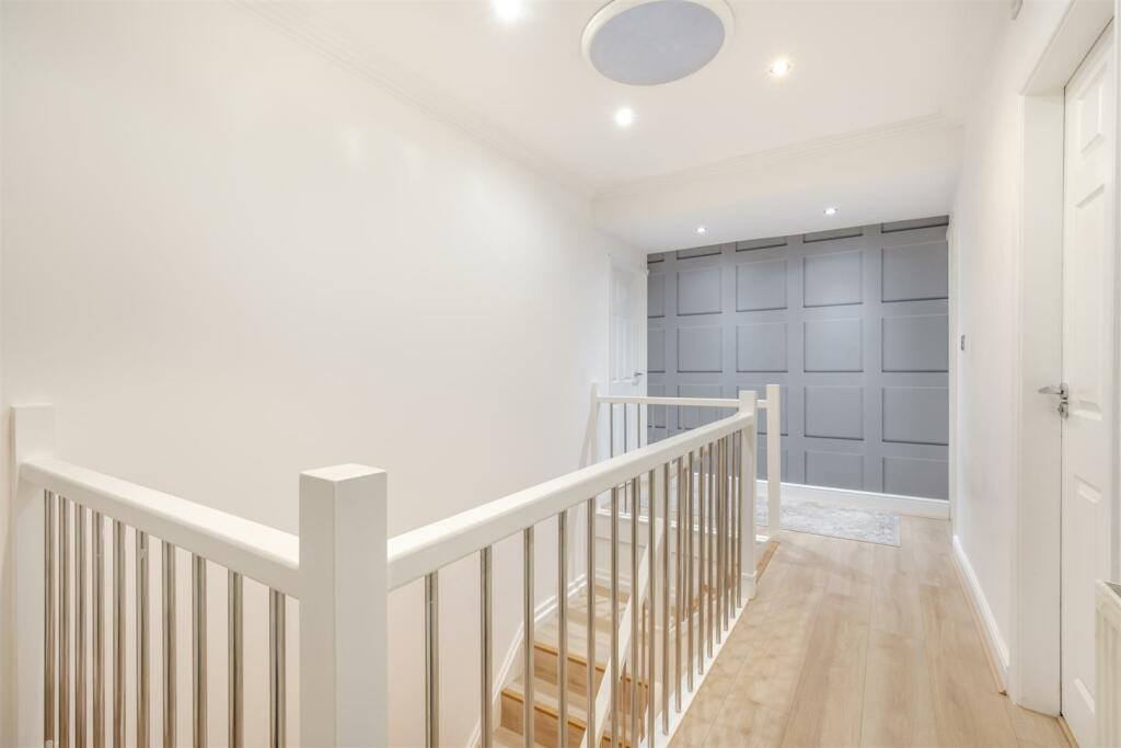 8537741-interior28.jpg