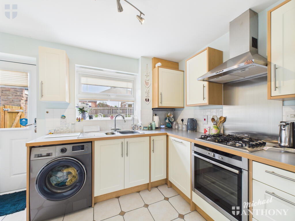 CAM03218G0-PR0695-STILL010