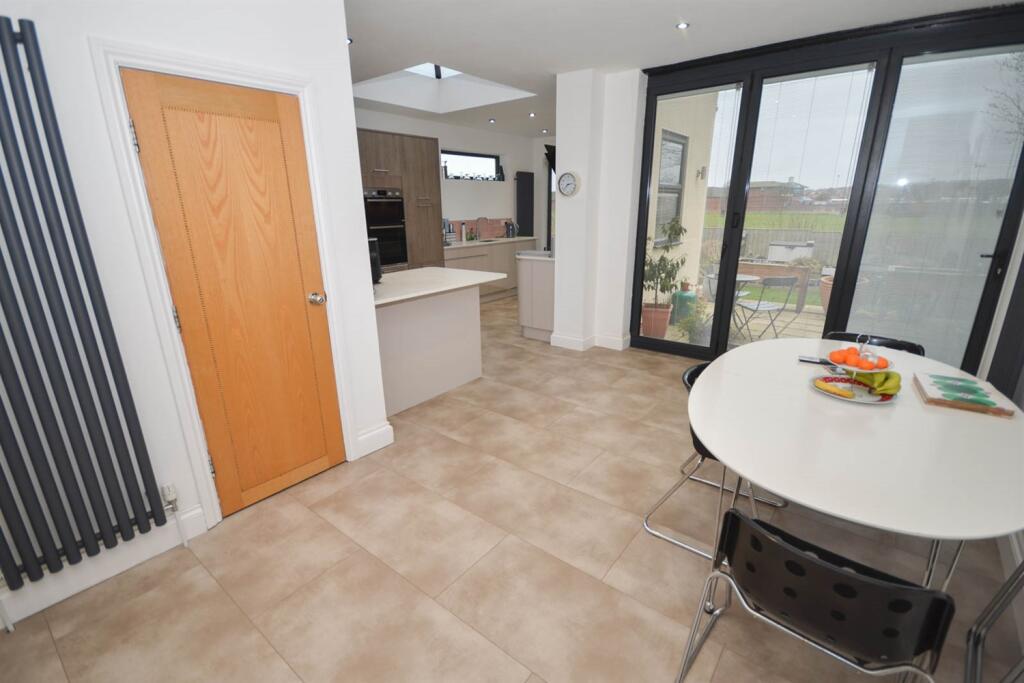 Kitchen / Family Roo