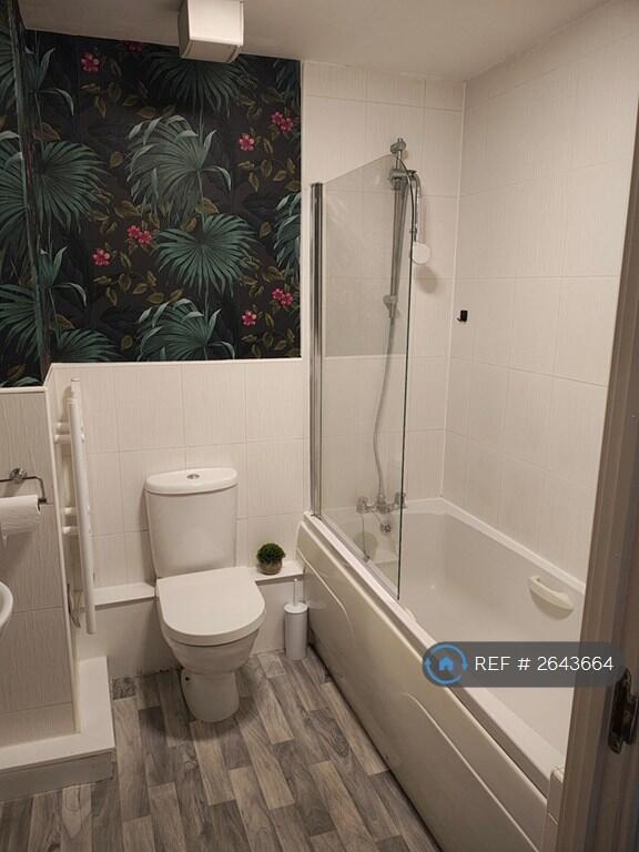Bath/Shower/Wc
