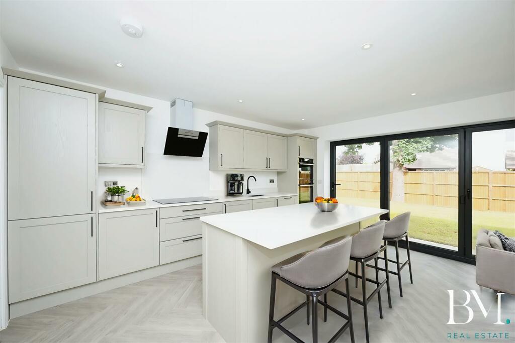 p8 - Kitchen - Modern - 7.jpg