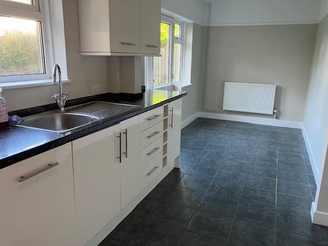 Kitchen 2.jpg