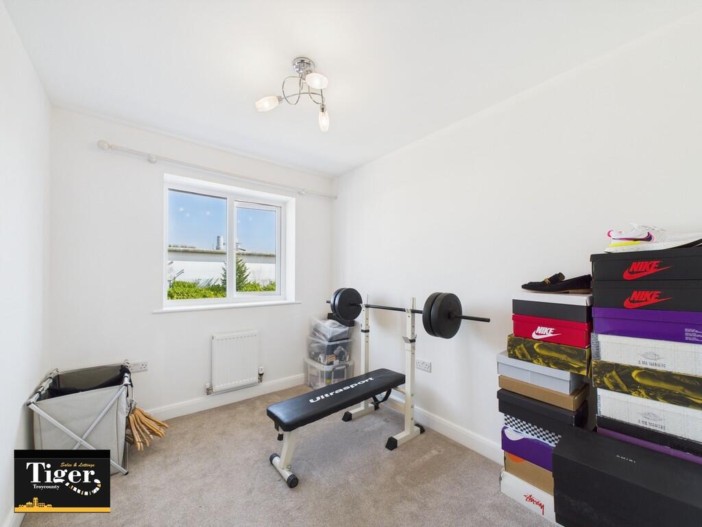 CAM02176G0-PR0525...