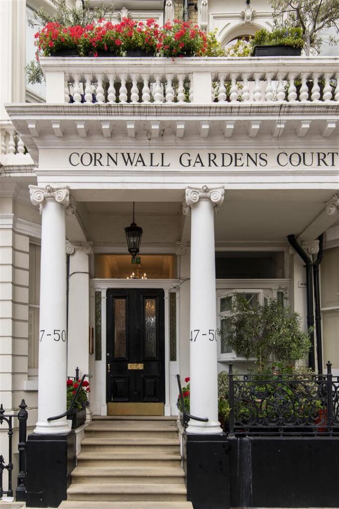 Maskells-Flat 21, Cornwall Gardens Court-29_Hi.jpg