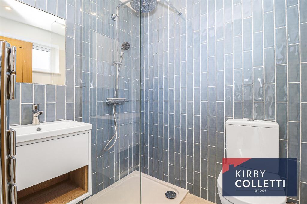 EN SUITE SHOWER ROOM TO BEDROOM ONE