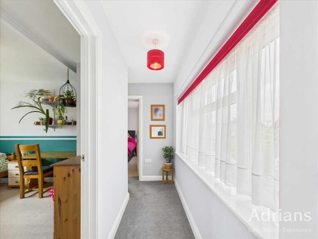 FIRST FLOOR LANDING