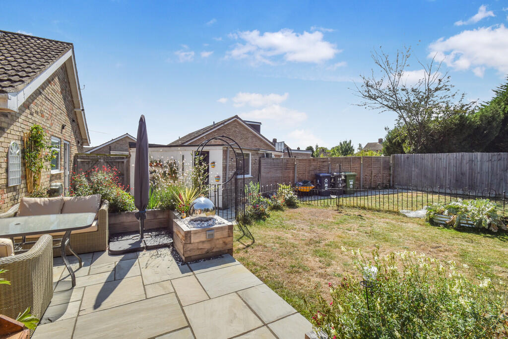 979982_2025081410...