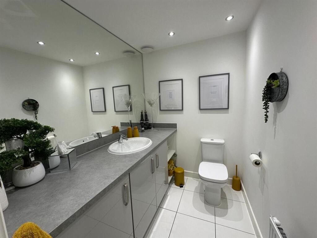 Utility Area/Cloakroom