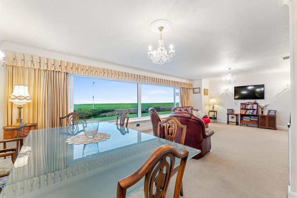 Margaret Road - Lounge