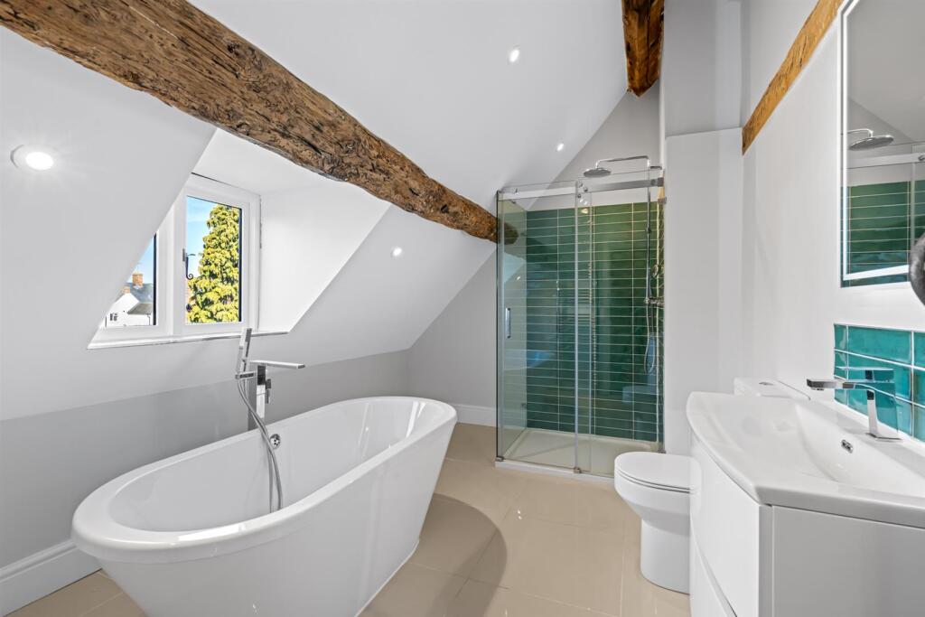 Ensuite to Bedroom 3