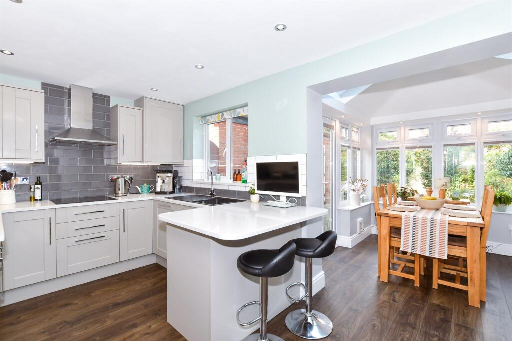 Kitchen/Breakfast Area