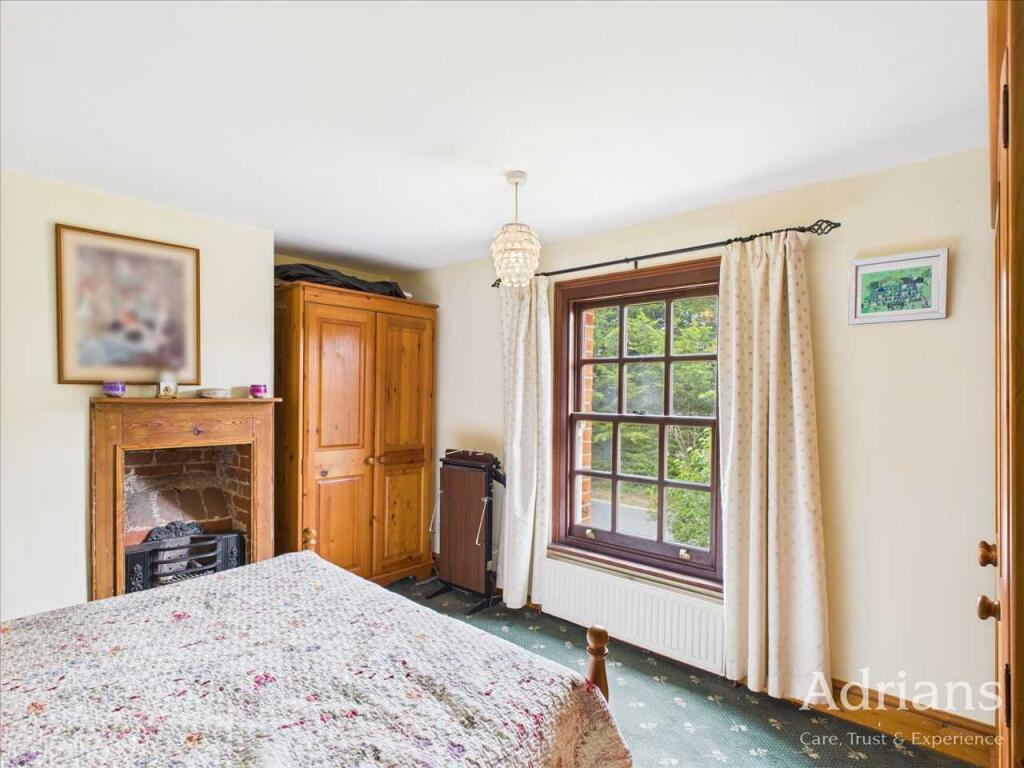 MAIN BEDROOM