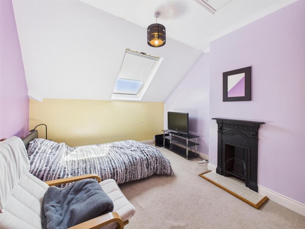 Bedroom: