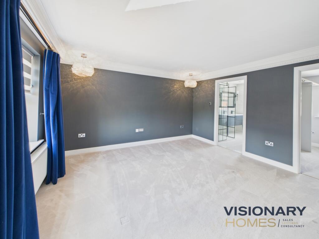 CAM03522G0-PR0217-STILL014