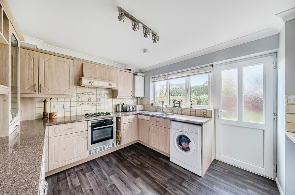 1370769-5-68f75f9...