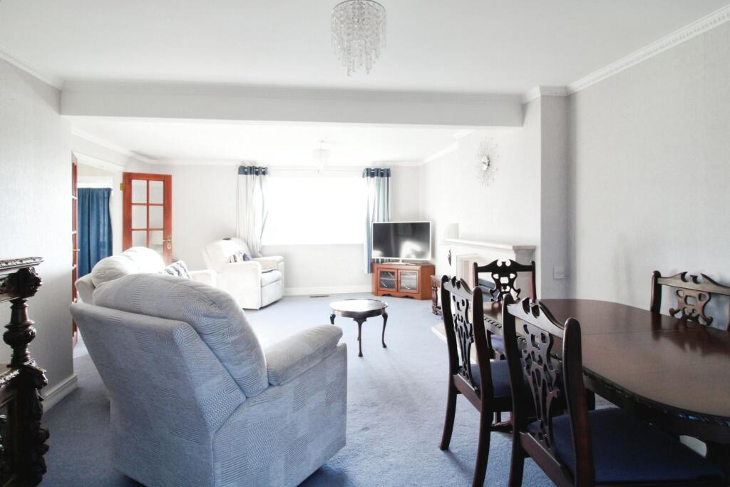 Living Room (L Shaped) with Dining Area