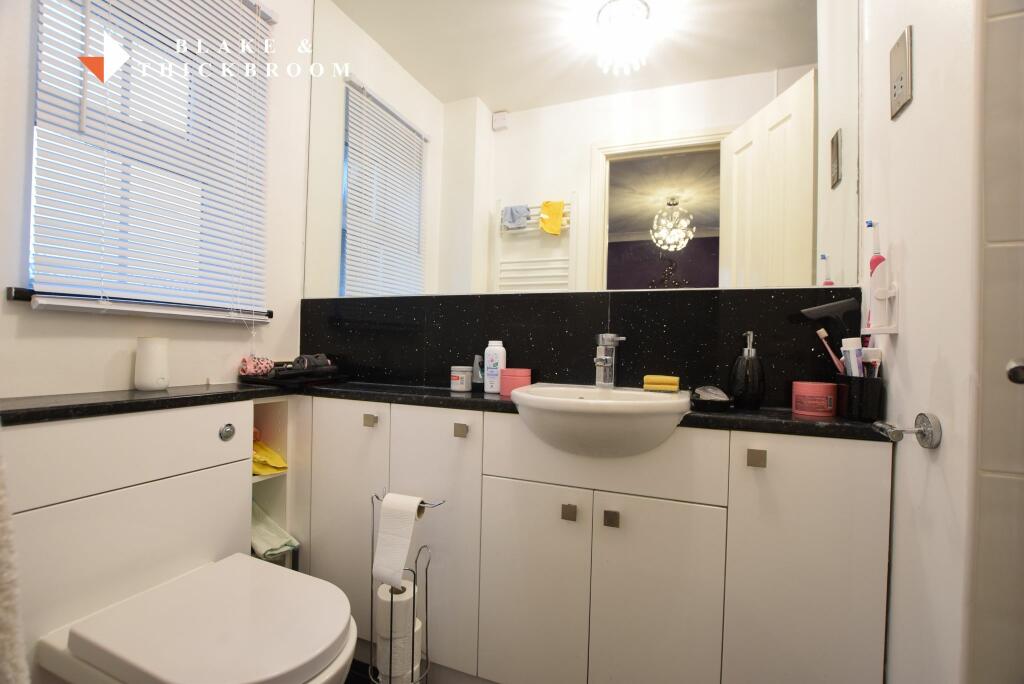 EN SUITE SHOWER ROOM