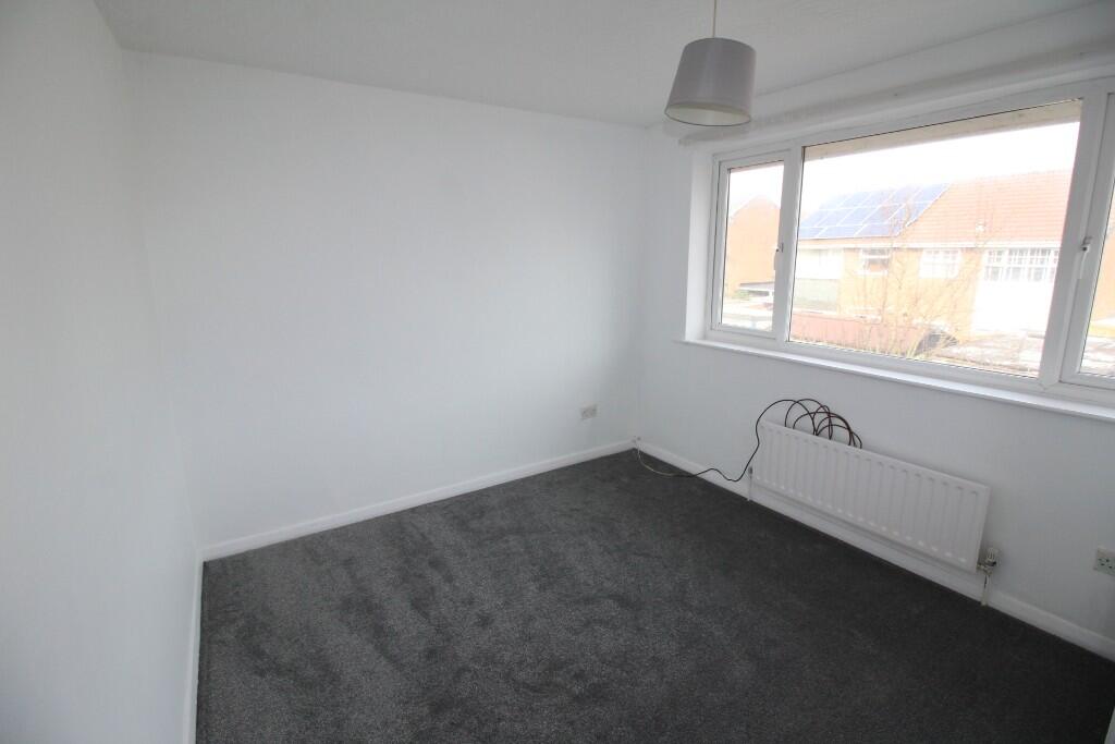 2nd Bedroom (b) 