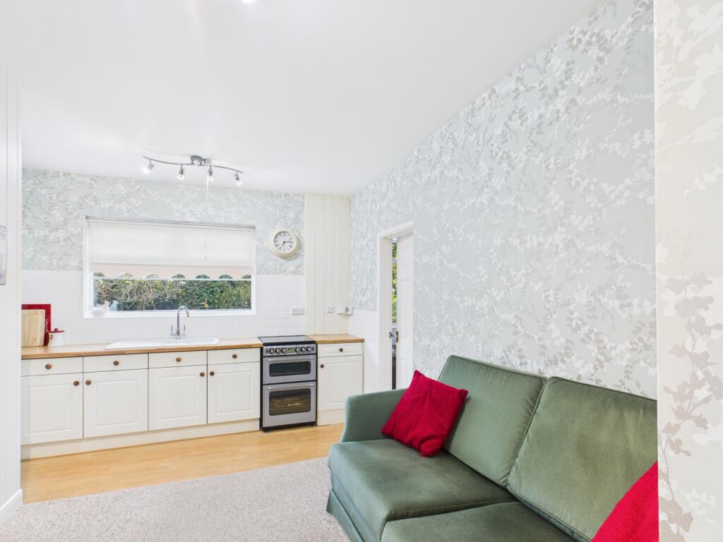 CAM03293G0-PR0250-STILL016