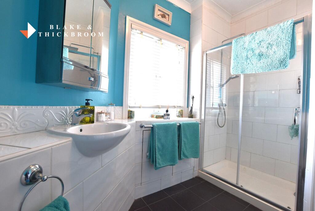 EN SUITE SHOWER ROOM