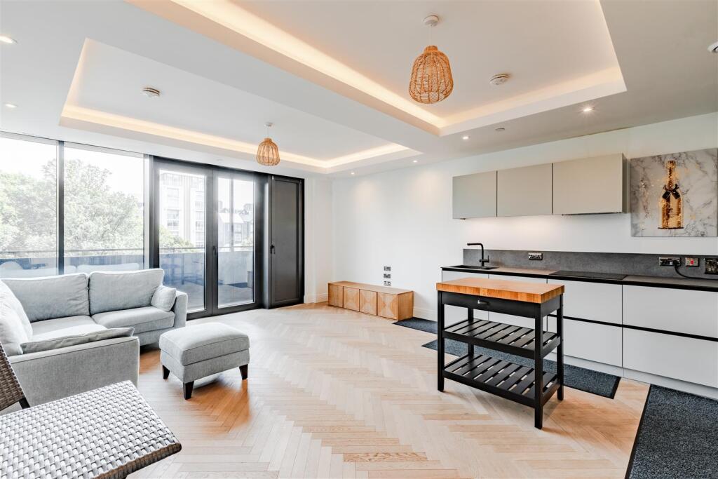 Open Plan Kitchen/Reception