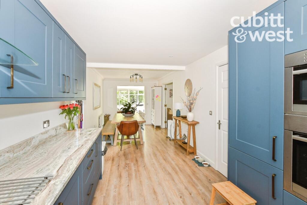 Kitchen/Dining Area