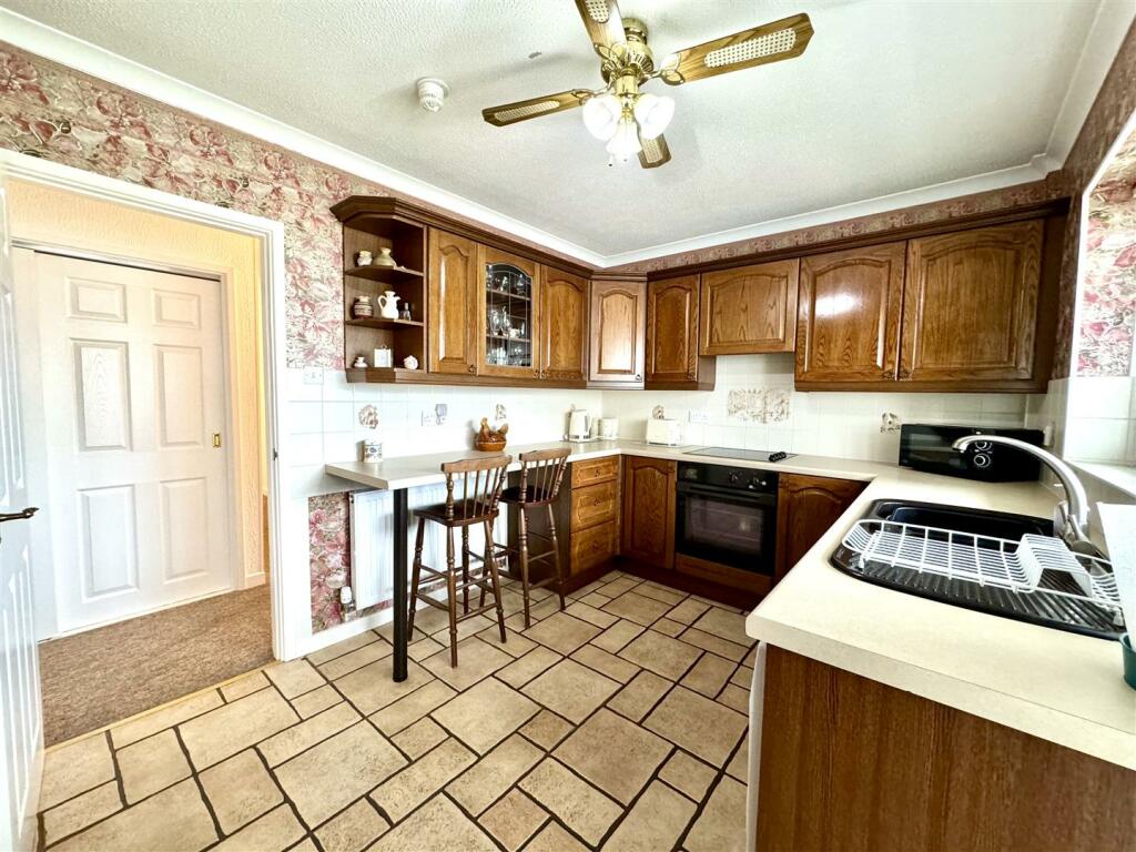 KITCHEN/BREAKFAST ROOM