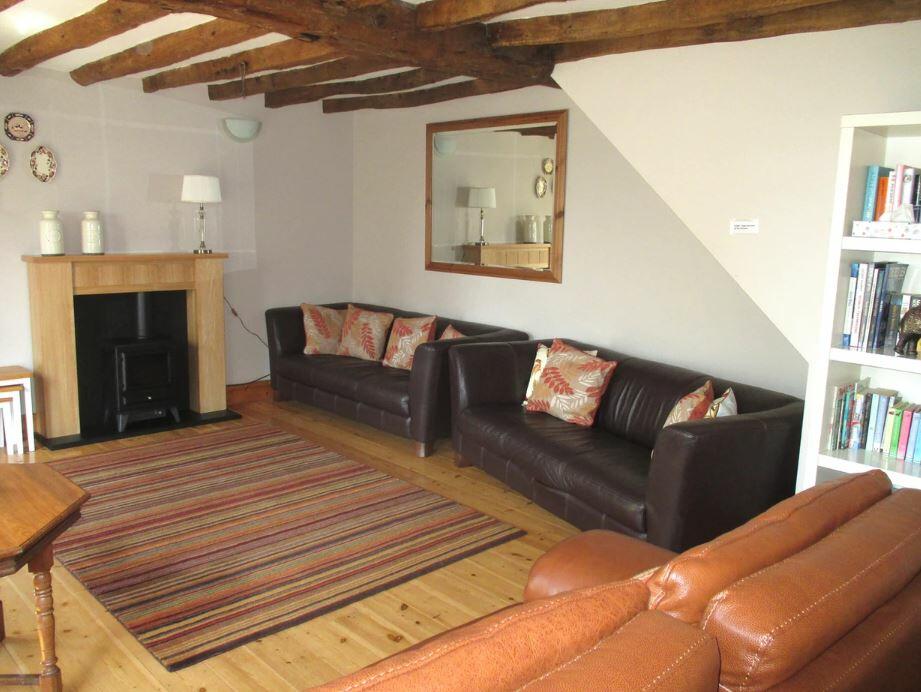 ,lounge-3.jpg
