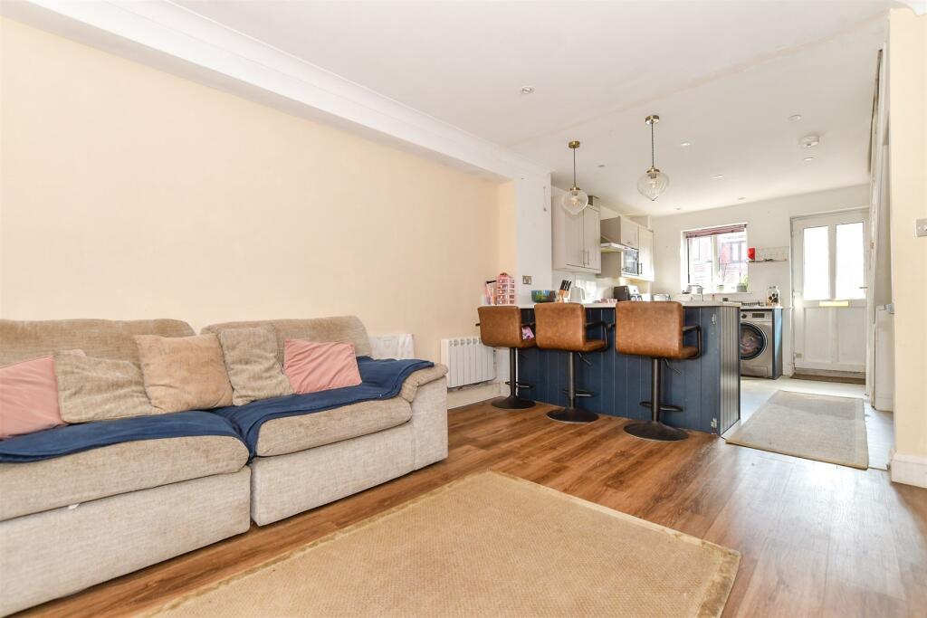 Kitchen/ Lounge