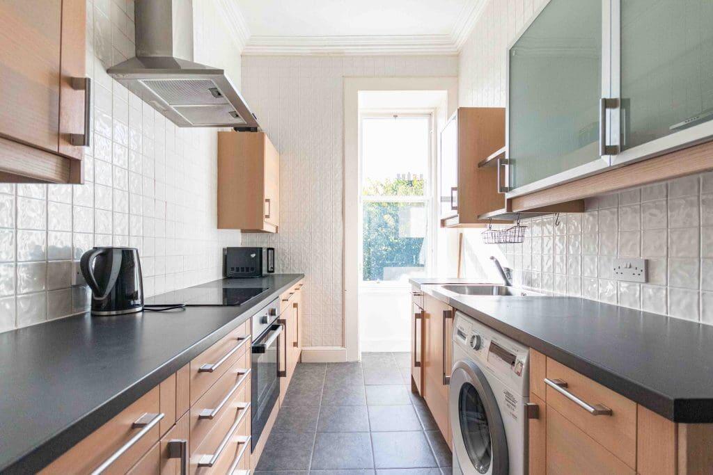 2190L – Clerk Street, Edinburgh, EH8 9JG