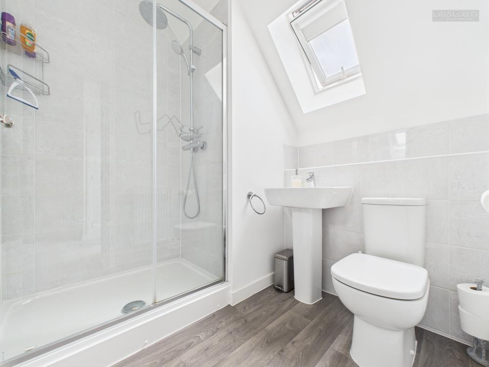 En-Suite To Master Bedroom